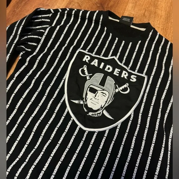 Raider’s Crewneck - Picture 2 of 5